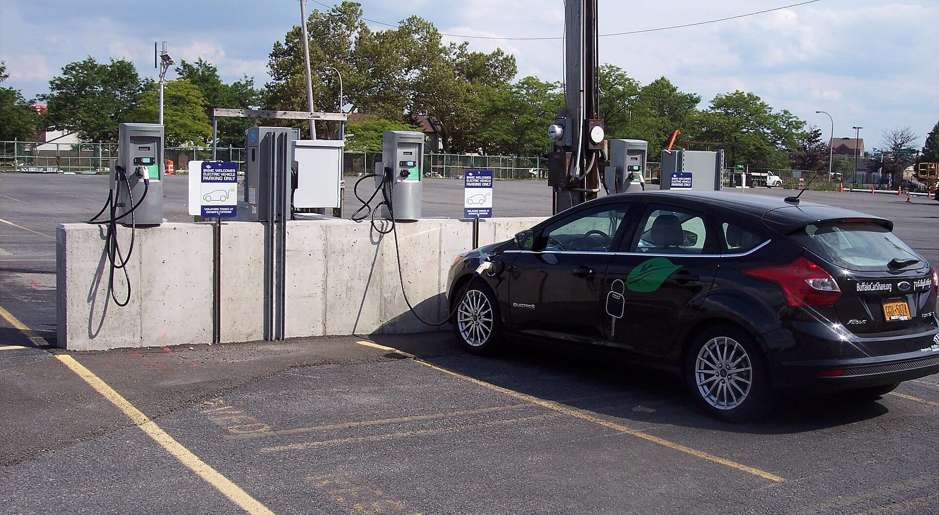 Două stații de încărcare rapidă pentru mașini electrice, funcționale la Chinteni