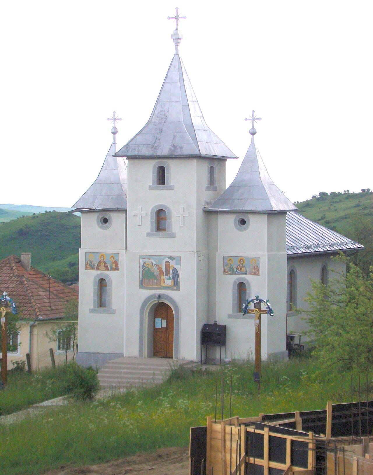 Biserica Ortodoxă Deușu – Nașterea Maicii Domnului